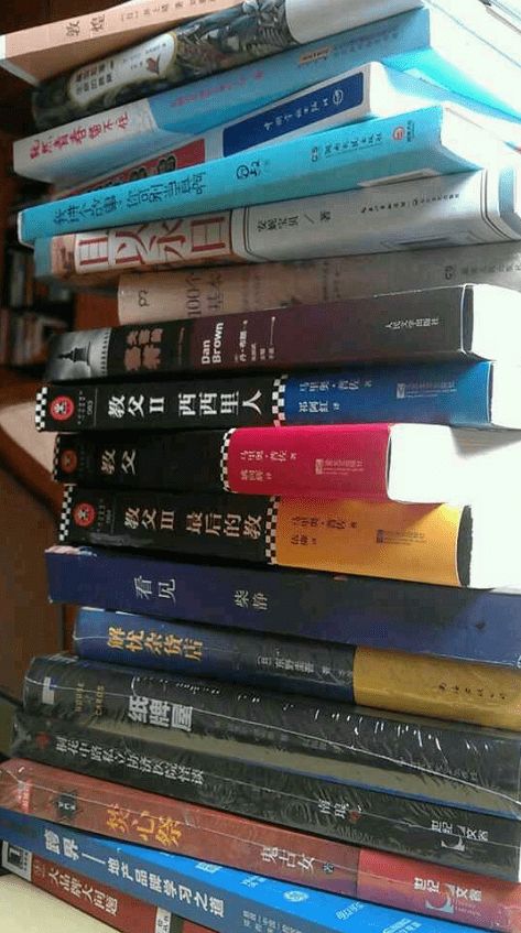 整理閑置日用品，傳遞愛(ài)心在義賣(mài)